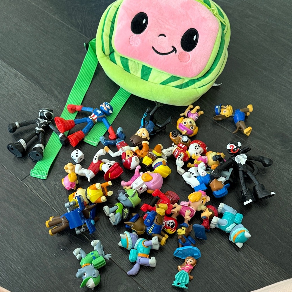 Paw patrol figures